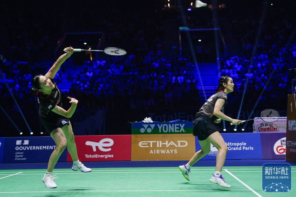 她依旧在国 她依旧在国